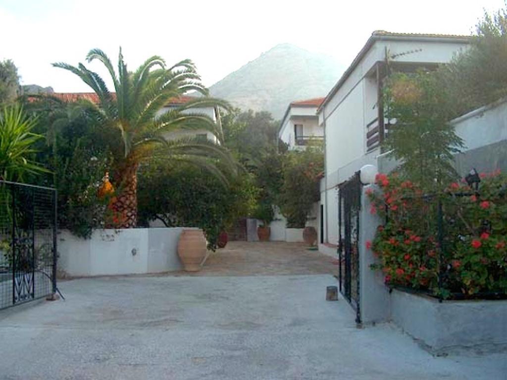 Sunningdale Hotel Agia Galini  Exterior photo