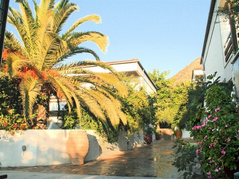 Sunningdale Hotel Agia Galini  Exterior photo
